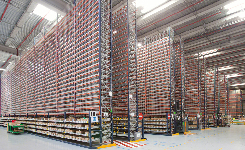 El nuevo almacén de 22.000 m² de Schneider Electric está equipado con distintos sistemas de almacenamiento que se adaptan a su amplia variedad de productos