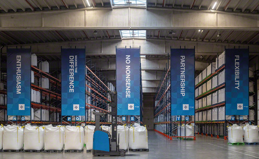 El almacén de Van Moer ofrece una capacidad de almacenaje para 15.345 paletas